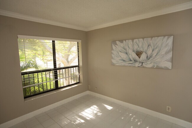 Building Photo - 2738 Carambola Cir S