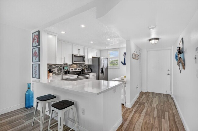 Building Photo - 9940 S Ocean Dr