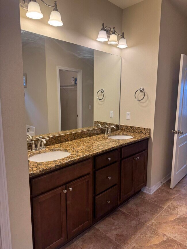 Building Photo - 156 Creve Core Dr