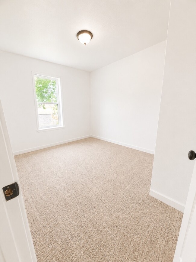 Building Photo - 6647 Alderson Ln