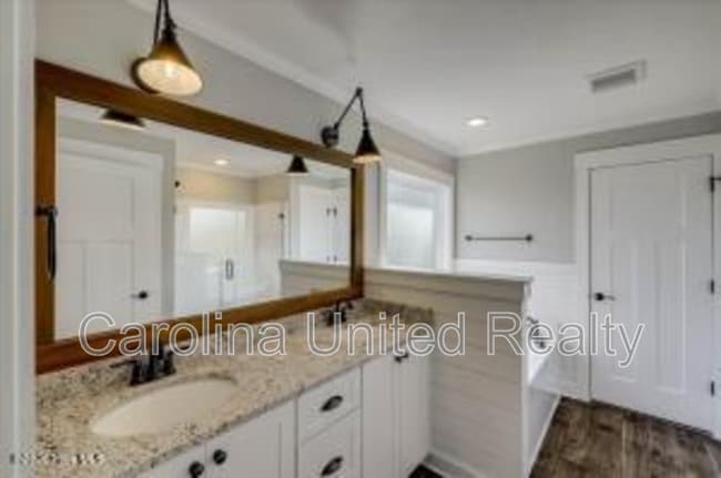 Building Photo - 1003 Glenhaven Dr