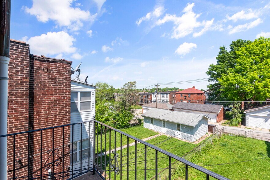 Building Photo - 3925 Dunnica Ave