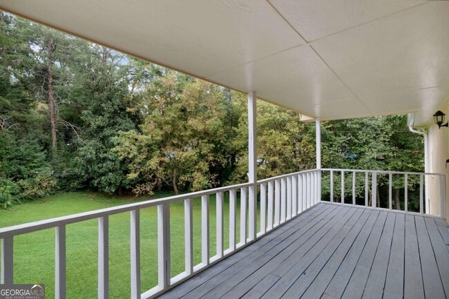 Building Photo - 2542 White Oak Dr