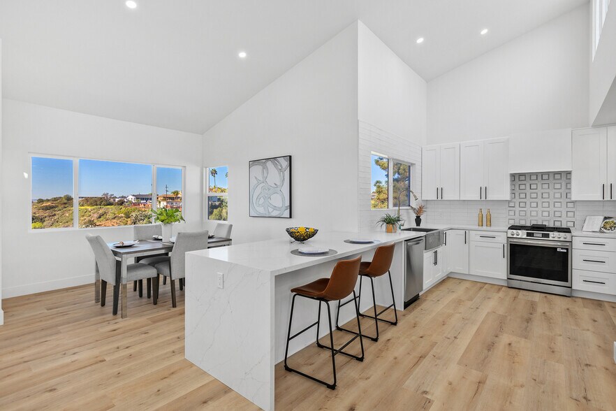 Building Photo - 700 Selma Pl
