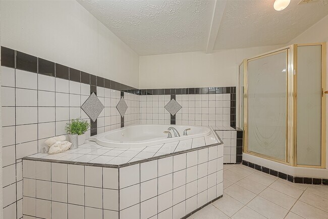 Building Photo - 3806 Embarcadero Dr