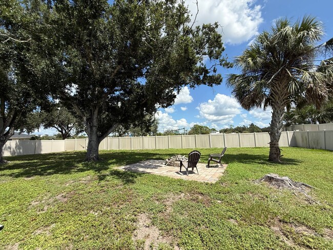 Building Photo - 2/2 with Fenced Yard, Garage and Laundry, Available Now!