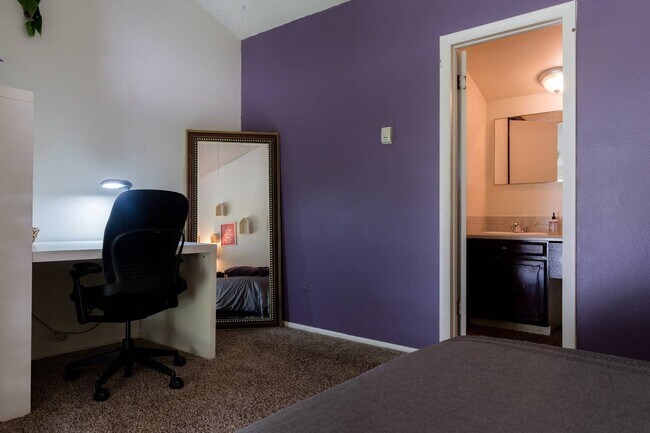 Building Photo - Cozy 1B/1B Condo off Canyon in Downtown Boulder - Available May 8!