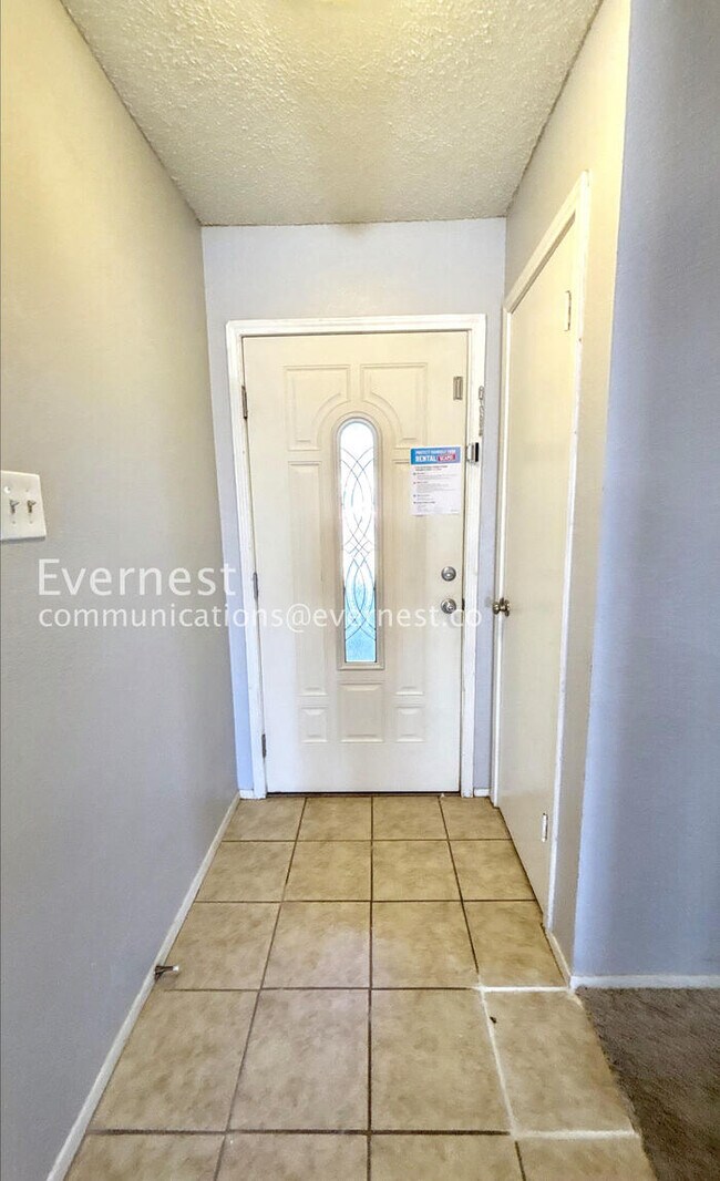 Building Photo - 915 Pyegrave Pl