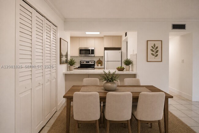 Building Photo - 8895 Fontainebleau Blvd