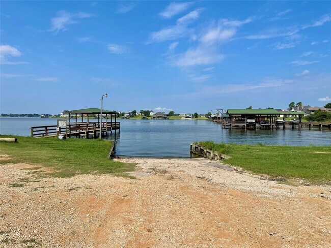 Building Photo - 264 Pin Oak