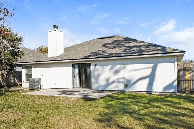 Building Photo - 596 Artesian Ln