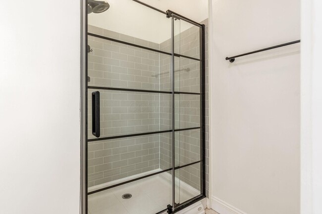 Building Photo - 415 W 5th Ave