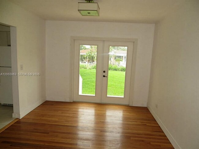 Building Photo - 5851 SW 28th St