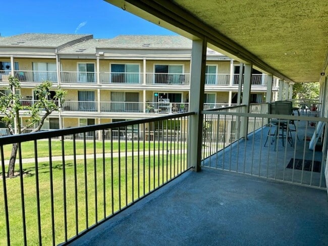 Building Photo - Port Hueneme | 2 Bed + 2 Bath | OCEAN VIEW...