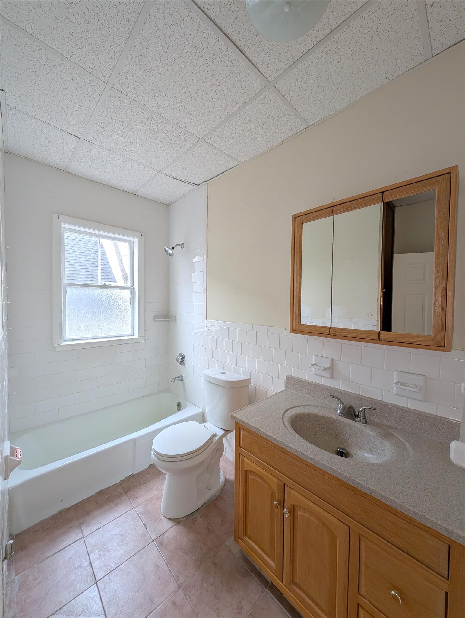 Building Photo - 102 Sycamore St