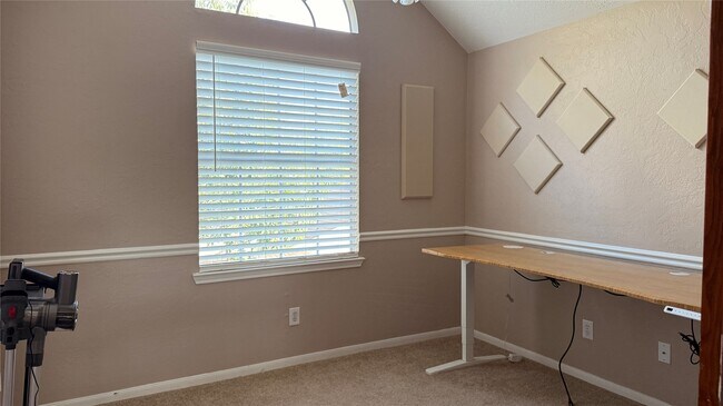 Building Photo - 10310 Hedge Way Dr