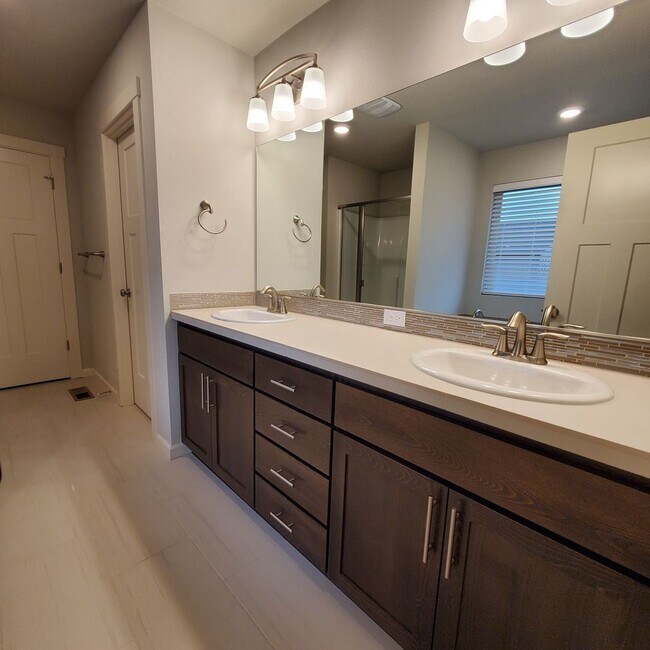 Building Photo - Newer 3 bedroom 2 bath home in SE Albany, close to LBCC, Easy drive to Corvallis, Lebanon or I-5