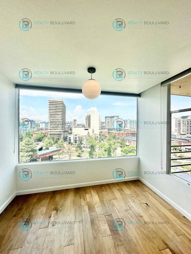 Building Photo - Exquisite 1-bedroom, 2-bathroom condo Overlooking the beautiful Truckee River with covered parking!