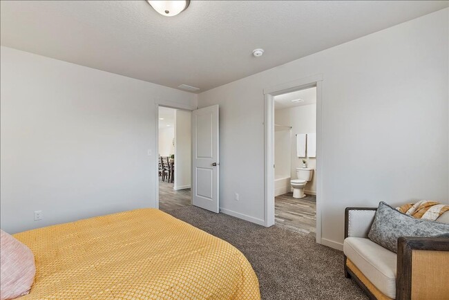Building Photo - 3 Bedroom, 2 Bath Home w/2 Car Garage in D...