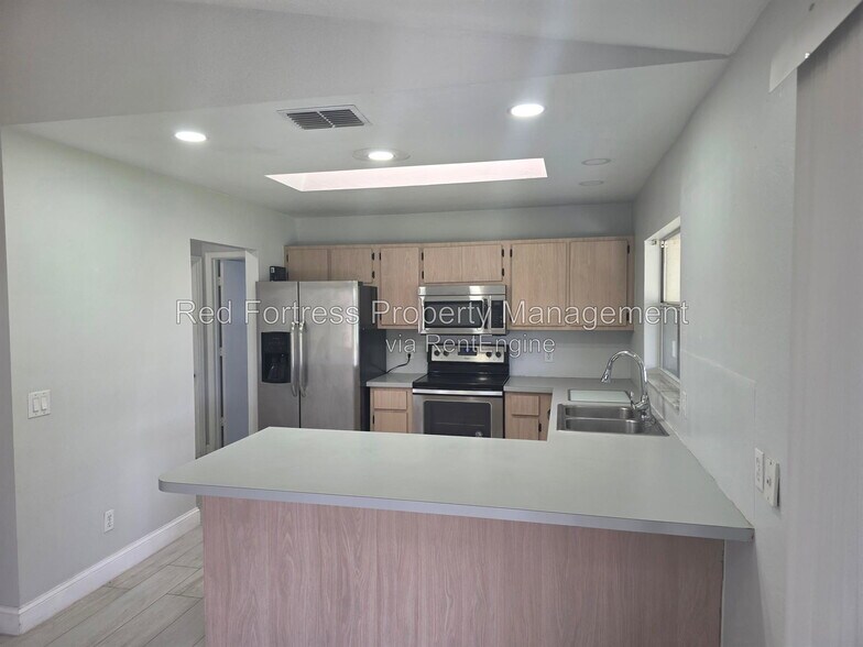 Building Photo - 1203 SW 34th St
