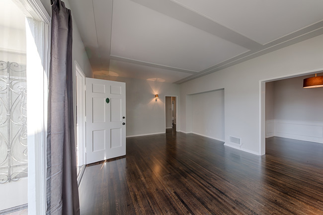 Living Room - 1246 S La Jolla Ave
