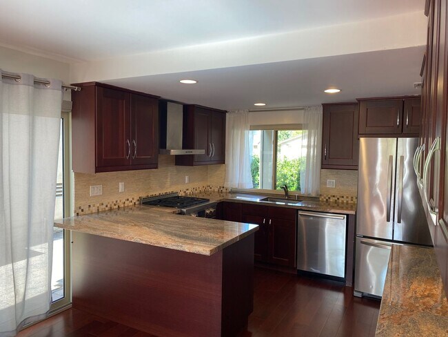 Building Photo - 5648 Slicers Cir