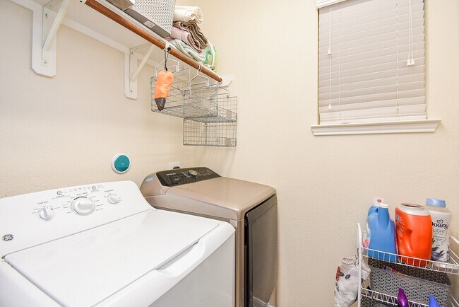 Building Photo - 12447 Girasole Ct