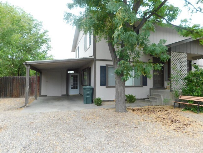 Building Photo - 402 Dressell Dr
