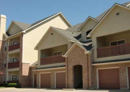 Building Photo - Parkside on the Creek