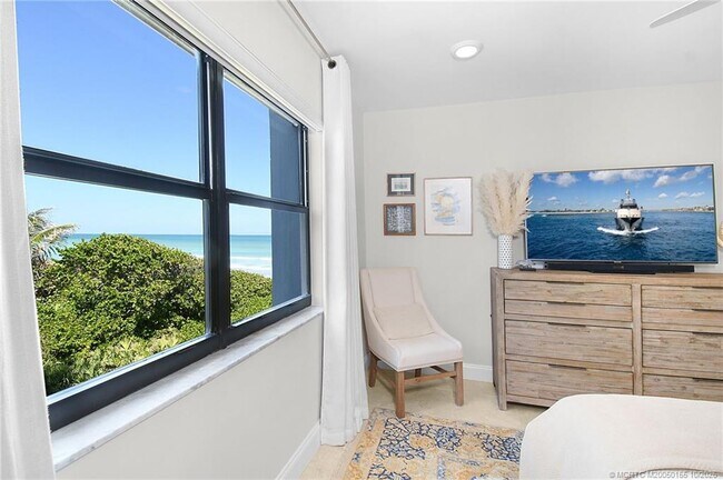 Building Photo - 1289 NE Ocean Blvd