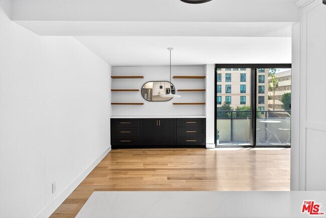 Building Photo - 10535 Wilshire Blvd