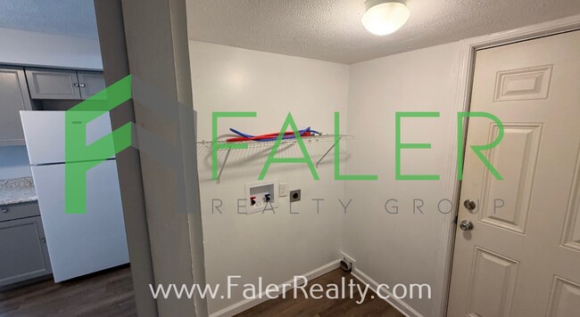 Building Photo - Adorable 2-Bedroom Bungalow
