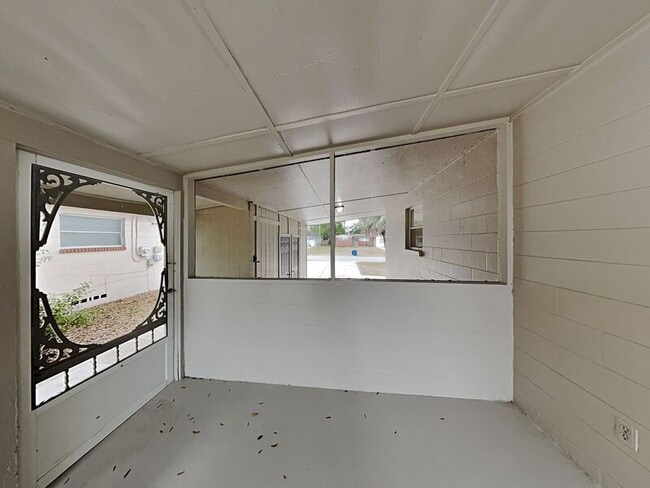 Building Photo - 2917 Cesery Blvd