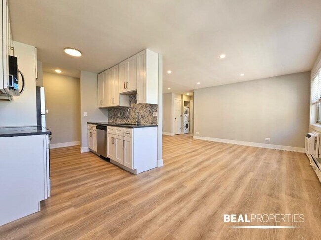 Building Photo - 1 bedroom in CHICAGO IL 60657