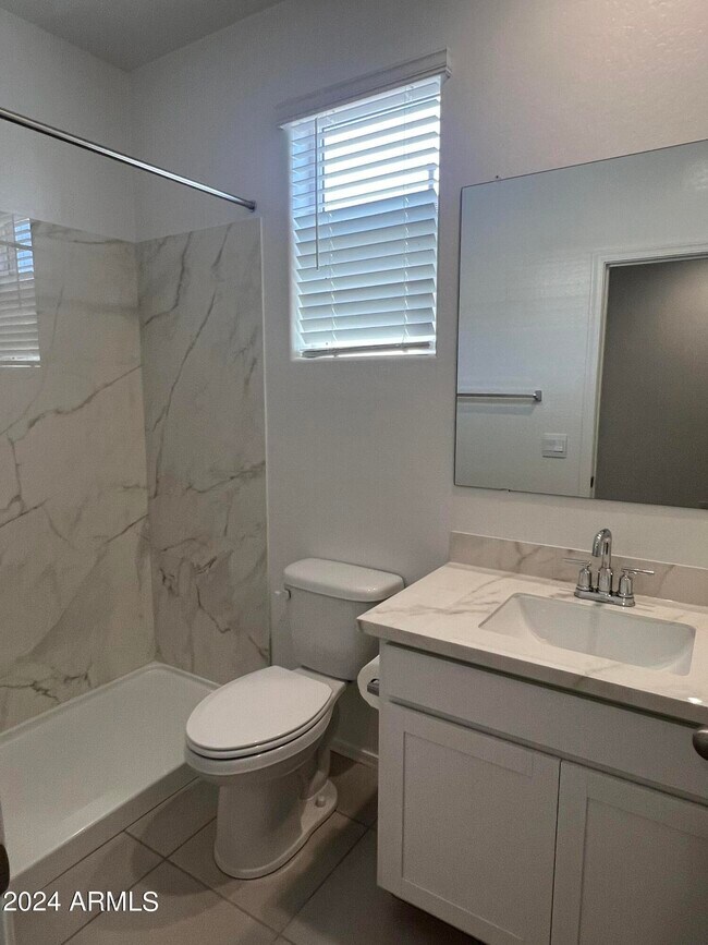 Building Photo - 15618 W Desert Hollow Dr