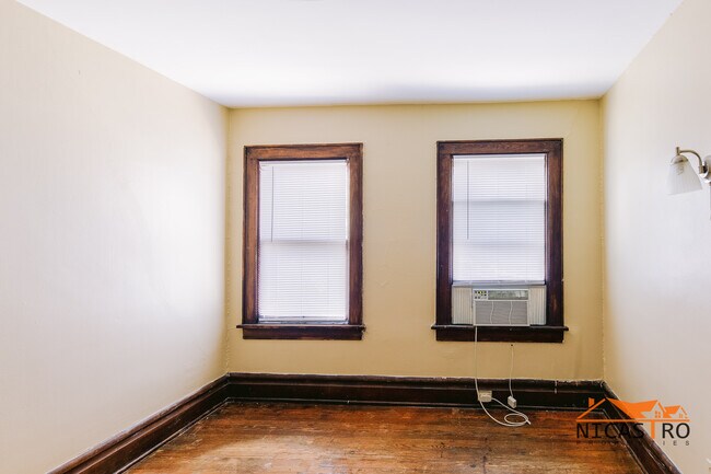 Building Photo - 1640 Indianola Ave