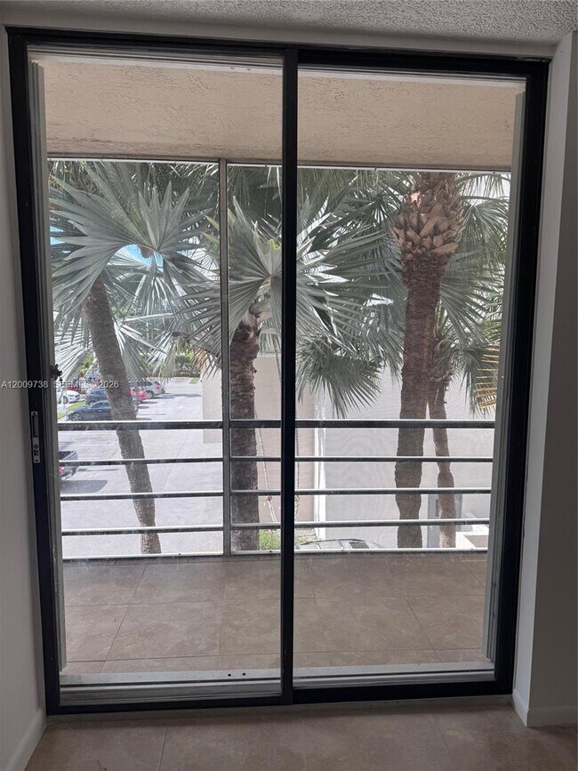 Building Photo - 2821 N Miami Beach Blvd