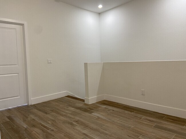 Building Photo - 401 Bella Sol Way