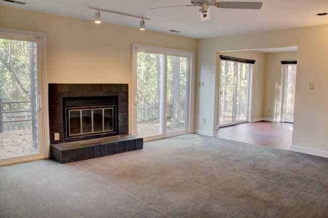 Building Photo - Contemporary 4bd/3.5ba Near Hope Valley + Home Equidistant to Downtown Durham & Chapel Hill!