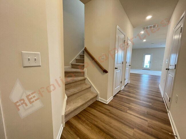 Building Photo - 1211 Homecoming Wy