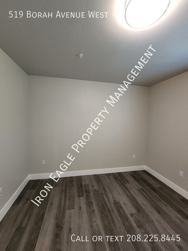 Building Photo - 519 Borah Ave W