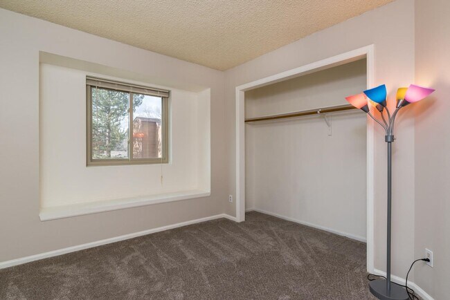 Building Photo - Spacious 3 Bedroom, 3 Bathroom Willowbrook Condo in Gunbarrel