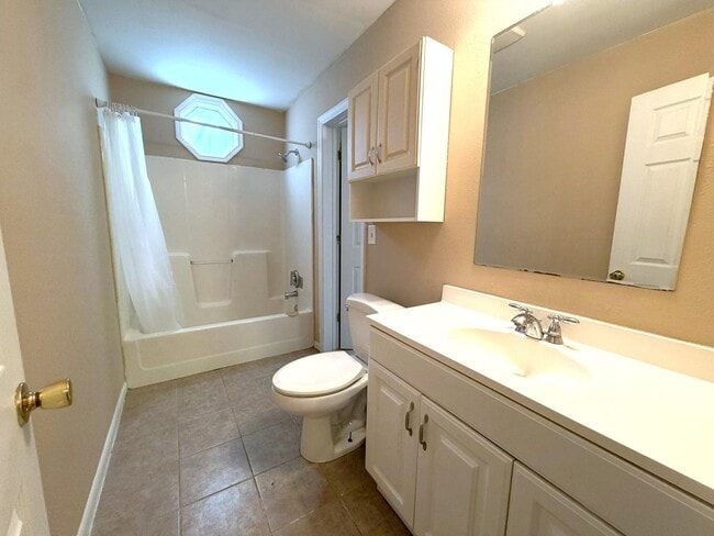 Building Photo - 514 Teal Ln