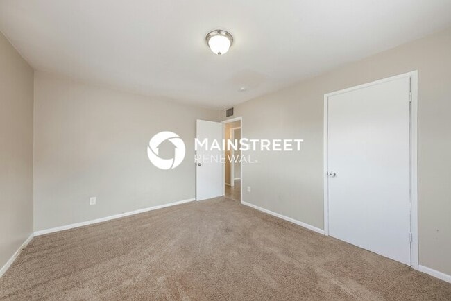 Building Photo - 2 Bedroom Pet-Friendly Home in Phoenix, AZ with Main Street Renewal