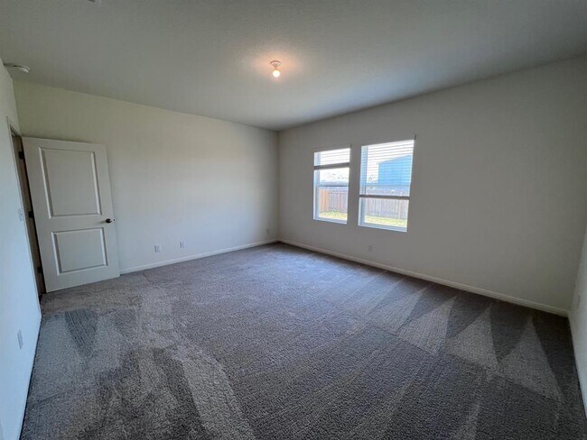 Building Photo - 130 Rubrum Rd