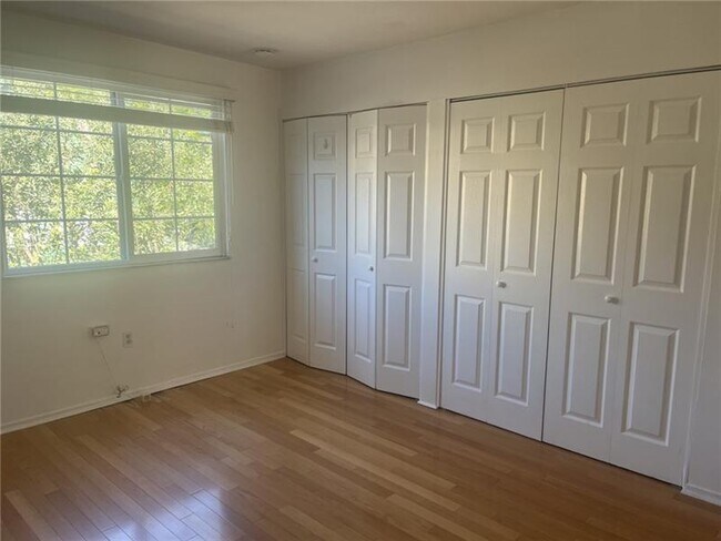 Building Photo - 332 Hailman St