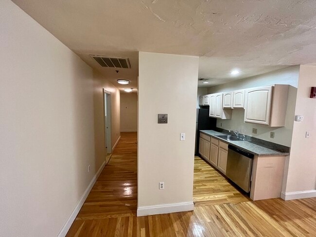 Primary Photo - 187 North St