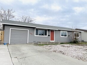 Building Photo - 1041 Warwick Ave