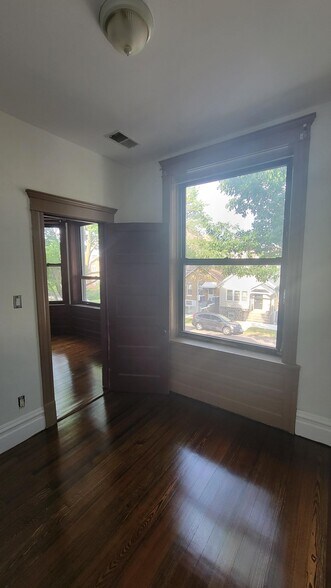 Building Photo - 3317 S Union Ave
