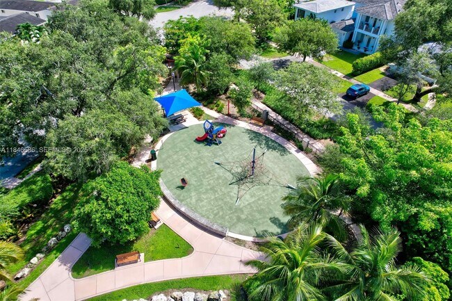 Building Photo - 539 Menendez Ave